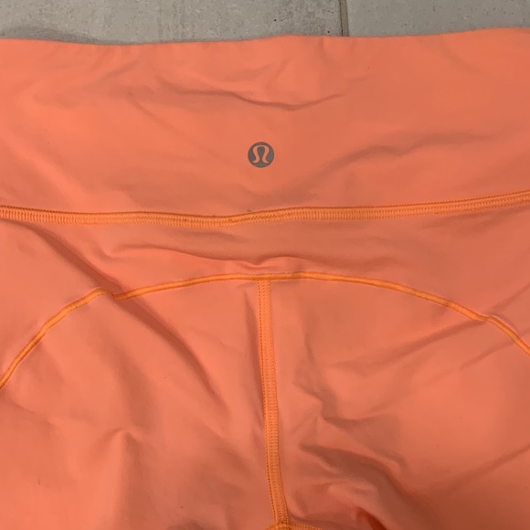 LIKE NEW! Lululemon Women’s Athletic Shorts. Size 6 - Picture 2 of 5